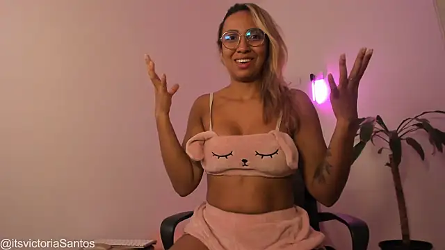 Snapshot of Victoriasant chatting on 03-27-26, 08:26 Victoriasant online show from 03-27-26, 08:26