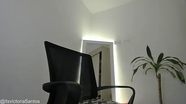 Snapshot of Victoriasant chatting on 04-14-26, 02:50 Victoriasant online show from 04-14-26, 02:50