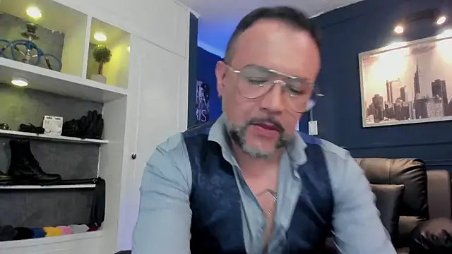 Snapshot of MrFrank_tattoo chatting on 07-07-26, 02:21 MrFrank tattoo online show from 07-07-26, 02:21