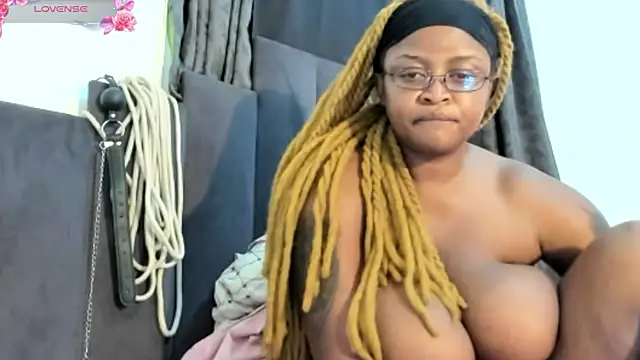 Snapshot of CuteBustyBabes chatting on 12-28-24, 10:44 CuteBustyBabes online show from 12-28-24, 10:44