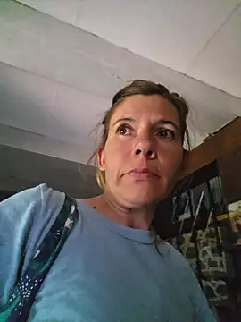 Snapshot of Lina_lou4 chatting on 06-15-26, 03:25 Lina lou4 online show from 06-15-26, 03:25