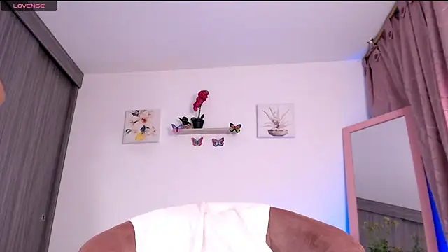 Annaross2 online show from 03-12-25, 05:07