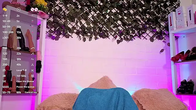 louise nails online show from 07-18-26, 03:54