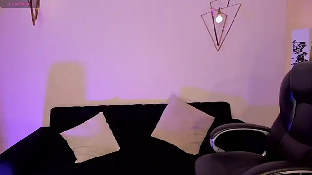 Snapshot of JuanitaClay chatting on 04-23-26, 08:00 JuanitaClay online show from 04-23-26, 08:00