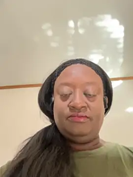 Katiefyi online show from 04-15-26, 01:40