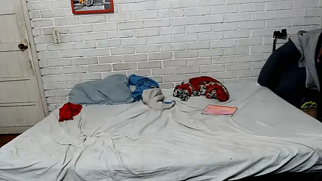 Snapshot of valeriaswang_Lucas chatting on 03-09-26, 10:47 valeriaswang Lucas online show from 03-09-26, 10:47