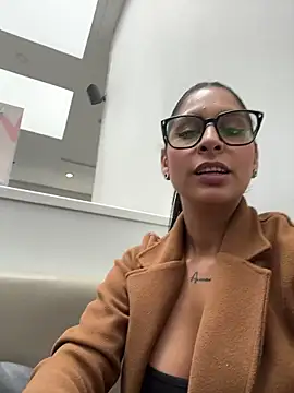 charlotte stevenss  online show from 05-20-26, 04:46