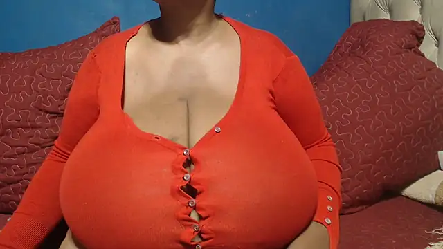 CUTEFIRMMELONSS online show from 04-12-26, 08:47