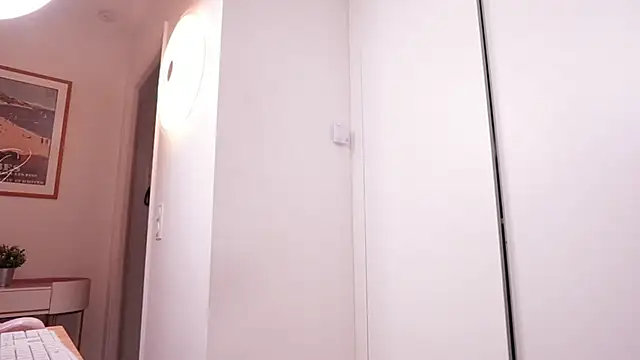 Bella Twine online show from 01-09-25, 08:22