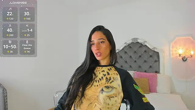Snapshot of Valentina_Ross_ chatting on 06-16-26, 11:57 Valentina Ross online show from 06-16-26, 11:57