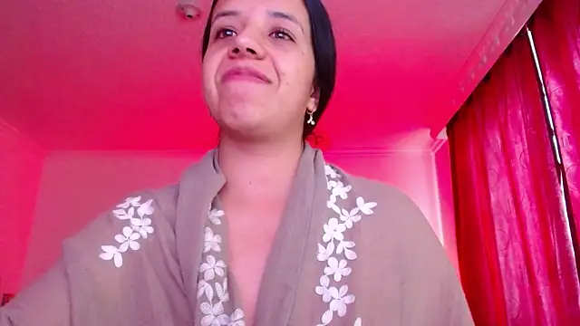 Snapshot of VALERY_MEER chatting on 04-21-26, 12:00 VALERY MEER online show from 04-21-26, 12:00