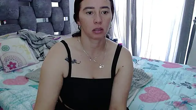 sara hott 1 online show from 11-18-25, 02:43