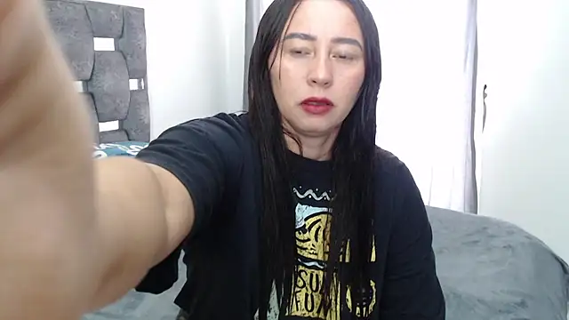 Snapshot of sara_hott_1 chatting on 05-13-26, 03:20 sara hott 1 online show from 05-13-26, 03:20