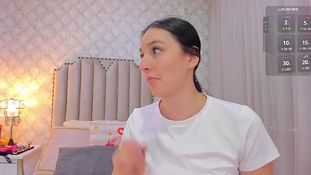 Pia Johnson  online show from 04-14-26, 11:49