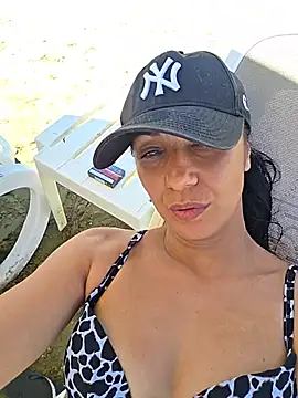 Snapshot of LeticiaWoods chatting on 06-29-26, 11:21 LeticiaWoods online show from 06-29-26, 11:21