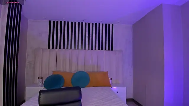 EveBensonX online show from 04-09-26, 06:46