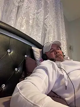 Cristian-Brayan online show from 04-05-26, 03:53