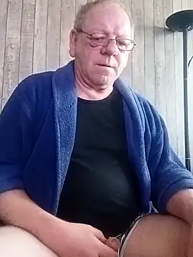 Kuschelb online show from 04-17-26, 05:54