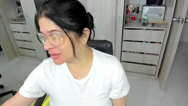 BellaFlaming online show from 05-30-26, 10:56