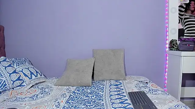 Snapshot of Room312_ chatting on 06-20-26, 04:10 Room312 online show from 06-20-26, 04:10