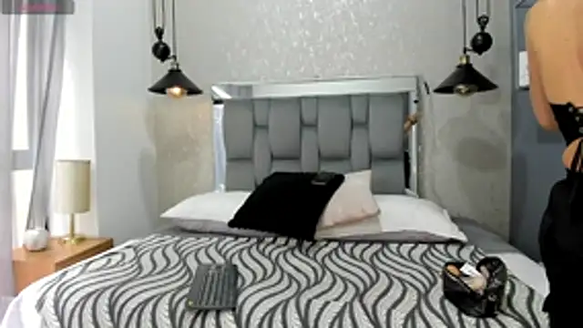 Snapshot of mia_thompsonn_ chatting on 06-19-26, 02:10 mia thompsonn online show from 06-19-26, 02:10
