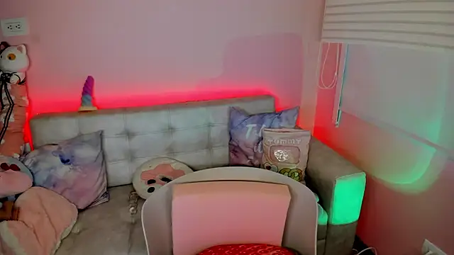 tinysara online show from 07-17-26, 04:01