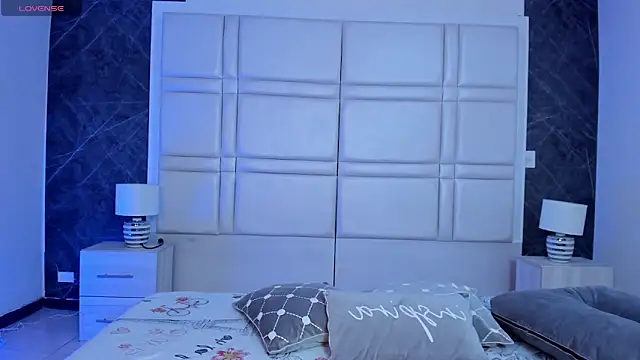 charlottewhitte online show from 04-10-26, 12:10