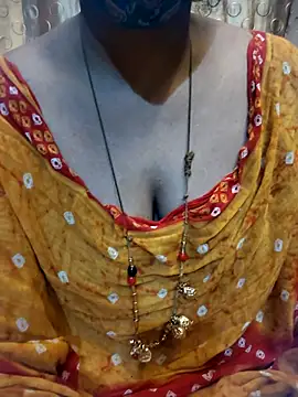 Snapshot of tuttifrutti17 chatting on 04-30-26, 05:19 tuttifrutti17 online show from 04-30-26, 05:19