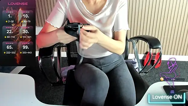 Snapshot of mommy_cum1 chatting on 04-28-26, 01:48 mommy cum1 online show from 04-28-26, 01:48