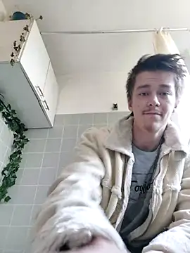 Toyjungee online show from 04-19-26, 05:01