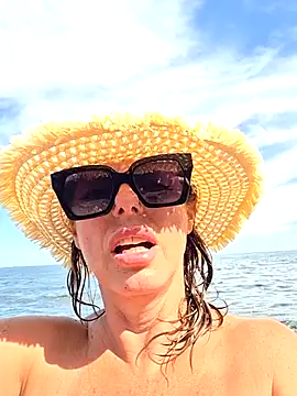 Snapshot of Susycachonda1 chatting on 07-08-26, 03:49 Susycachonda1 online show from 07-08-26, 03:49