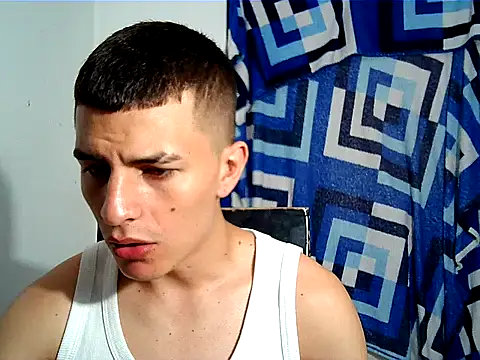 Snapshot of SHAT_SEX chatting on 11-20-25, 04:07 SHAT SEX online show from 11-20-25, 04:07