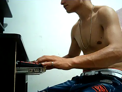 Snapshot of SHAT_SEX chatting on 01-12-26, 12:32 SHAT SEX online show from 01-12-26, 12:32