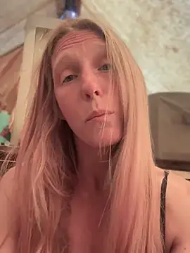 GoldenFlameGoddess online show from 05-26-26, 04:03