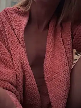 GoldenFlameGoddess online show from 05-29-26, 02:48
