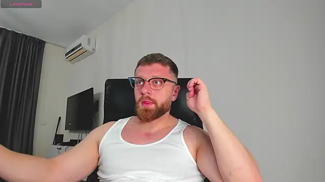 Snapshot of Findom_guy chatting on 03-03-26, 10:43 Findom guy online show from 03-03-26, 10:43