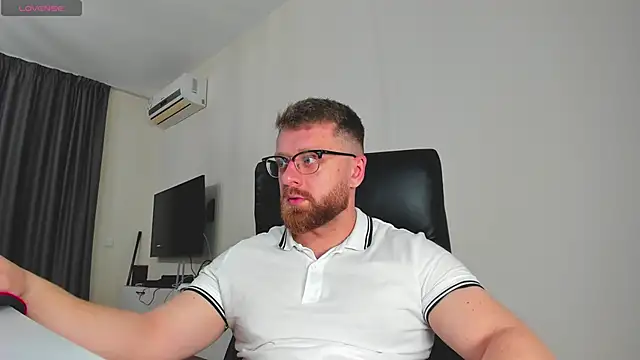 Snapshot of Findom_guy chatting on 03-04-26, 10:21 Findom guy online show from 03-04-26, 10:21
