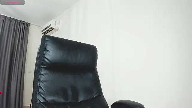 Snapshot of Findom_guy chatting on 03-04-26, 10:27 Findom guy online show from 03-04-26, 10:27