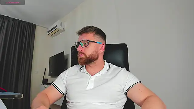 Snapshot of Findom_guy chatting on 03-05-26, 11:06 Findom guy online show from 03-05-26, 11:06