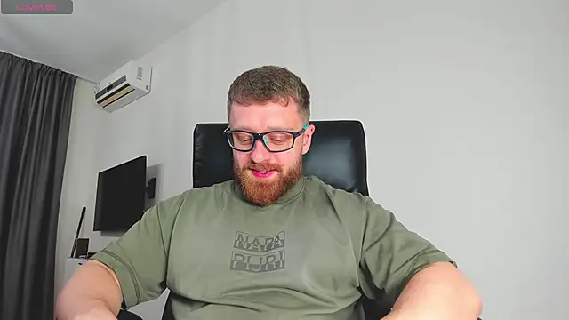 Snapshot of Findom_guy chatting on 03-11-26, 12:33 Findom guy online show from 03-11-26, 12:33