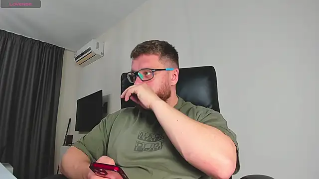 Snapshot of Findom_guy chatting on 03-12-26, 06:08 Findom guy online show from 03-12-26, 06:08