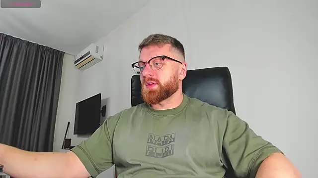 Snapshot of Findom_guy chatting on 03-17-26, 10:07 Findom guy online show from 03-17-26, 10:07