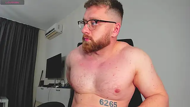 Snapshot of Findom_guy chatting on 03-17-26, 10:13 Findom guy online show from 03-17-26, 10:13