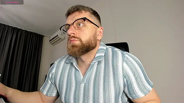Snapshot of Findom_guy chatting on 03-19-26, 11:14 Findom guy online show from 03-19-26, 11:14