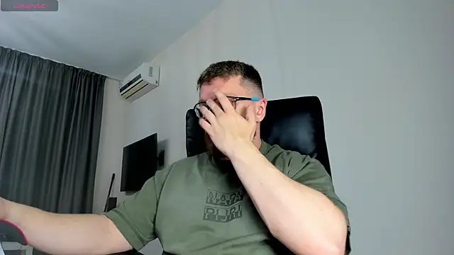 Snapshot of Findom_guy chatting on 03-20-26, 11:04 Findom guy online show from 03-20-26, 11:04