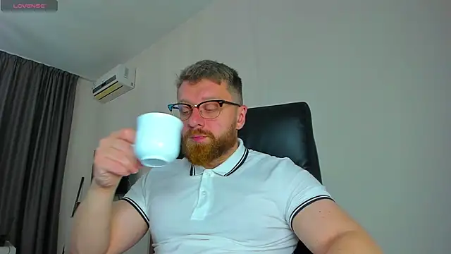 Snapshot of Findom_guy chatting on 03-22-26, 12:08 Findom guy online show from 03-22-26, 12:08