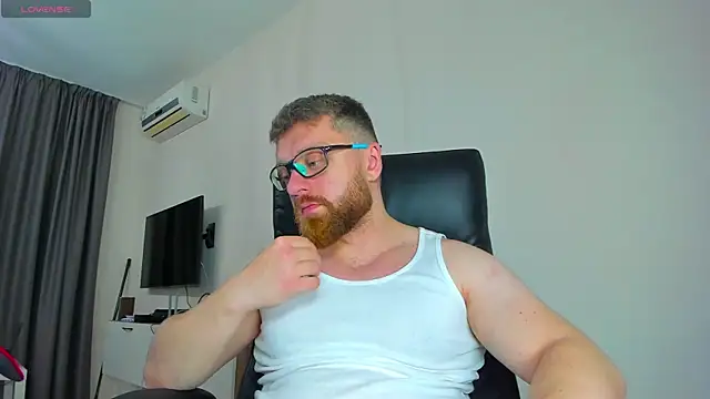 Snapshot of Findom_guy chatting on 03-23-26, 01:04 Findom guy online show from 03-23-26, 01:04