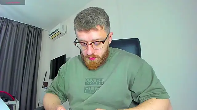 Snapshot of Findom_guy chatting on 03-25-26, 06:14 Findom guy online show from 03-25-26, 06:14