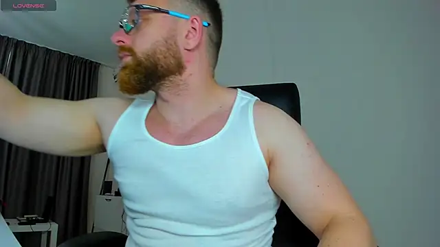 Snapshot of Findom_guy chatting on 03-27-26, 10:48 Findom guy online show from 03-27-26, 10:48