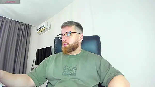 Snapshot of Findom_guy chatting on 04-01-26, 10:38 Findom guy online show from 04-01-26, 10:38